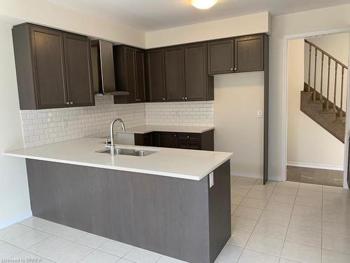 31 Steven Drive, Thorold, ON - Indoor Photo Showing Kitchen With Double Sink