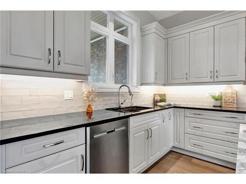 193 King Edward Street, Paris, ON - Indoor Photo Showing Kitchen With Upgraded Kitchen