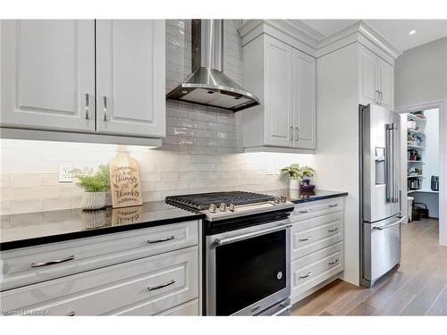 193 King Edward Street, Paris, ON - Indoor Photo Showing Kitchen With Upgraded Kitchen