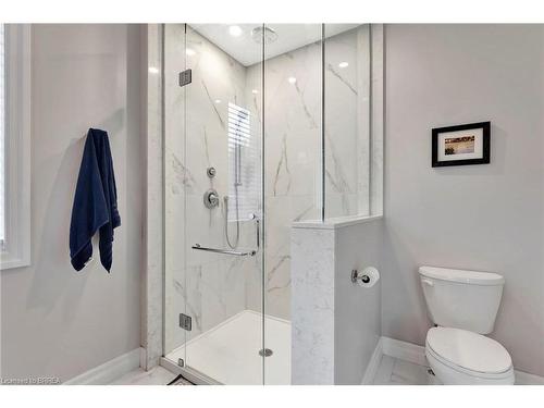 193 King Edward Street, Paris, ON - Indoor Photo Showing Bathroom