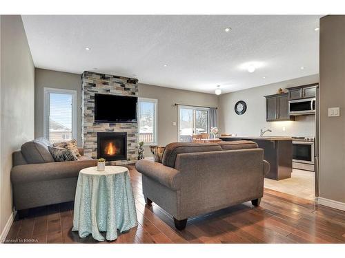 7 Cavendish Court, Simcoe, ON - Indoor Photo Showing Living Room With Fireplace