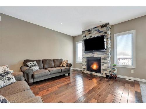 7 Cavendish Court, Simcoe, ON - Indoor Photo Showing Living Room With Fireplace