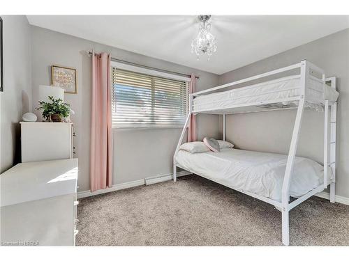 200 Memorial Drive, Brantford, ON - Indoor Photo Showing Bedroom