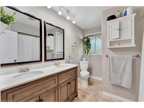 200 Memorial Drive, Brantford, ON - Indoor Photo Showing Bathroom