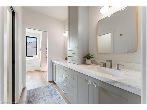 24 Westlake Boulevard, Brantford, ON - Indoor Photo Showing Bathroom