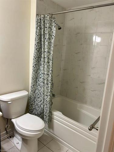 64-143 Ridge Road, Cambridge, ON - Indoor Photo Showing Bathroom