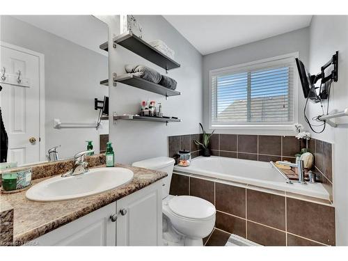 4-220 Blackburn Drive, Brantford, ON - Indoor Photo Showing Bathroom