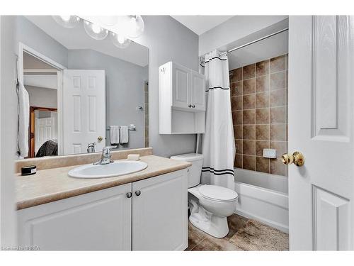 4-220 Blackburn Drive, Brantford, ON - Indoor Photo Showing Bathroom