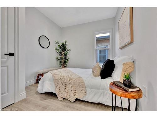 15 Gordon Street, Brantford, ON - Indoor Photo Showing Bedroom