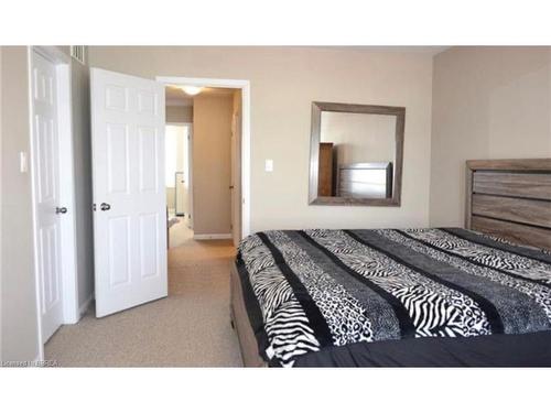 112-21 Diana Avenue, Brantford, ON - Indoor Photo Showing Bedroom