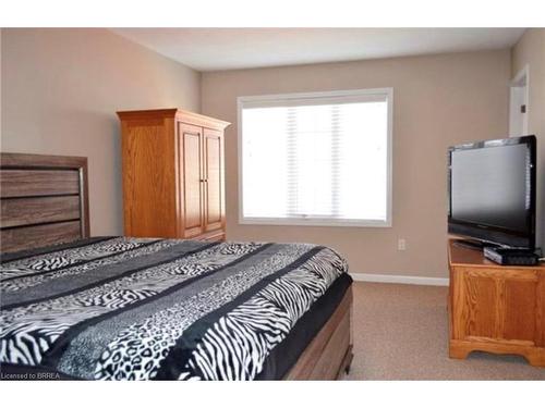 112-21 Diana Avenue, Brantford, ON - Indoor Photo Showing Bedroom