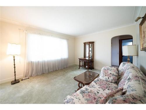 9 Willow Drive, Brantford, ON - Indoor Photo Showing Living Room