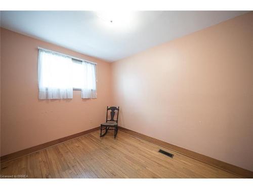 9 Willow Drive, Brantford, ON - Indoor Photo Showing Other Room