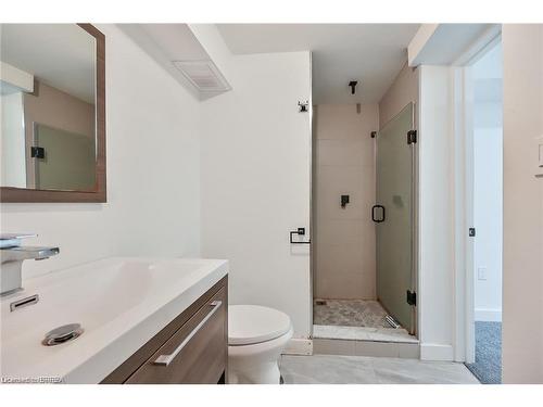 396 Denlow Avenue, Hamilton, ON - Indoor Photo Showing Bathroom