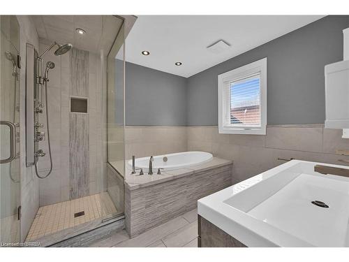 396 Denlow Avenue, Hamilton, ON - Indoor Photo Showing Bathroom