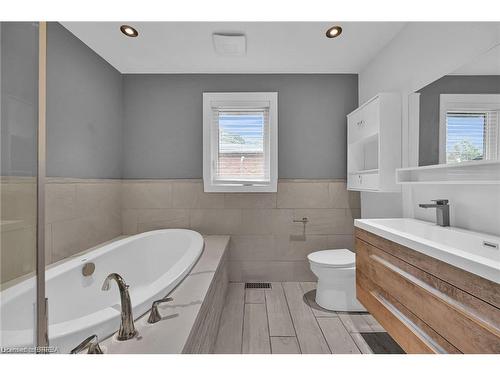 396 Denlow Avenue, Hamilton, ON - Indoor Photo Showing Bathroom