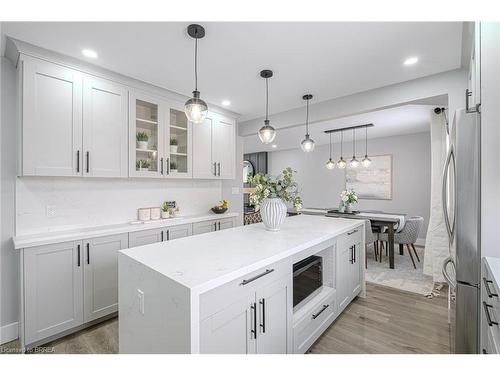 2 Keeler Place, Brantford, ON - Indoor Photo Showing Kitchen With Upgraded Kitchen