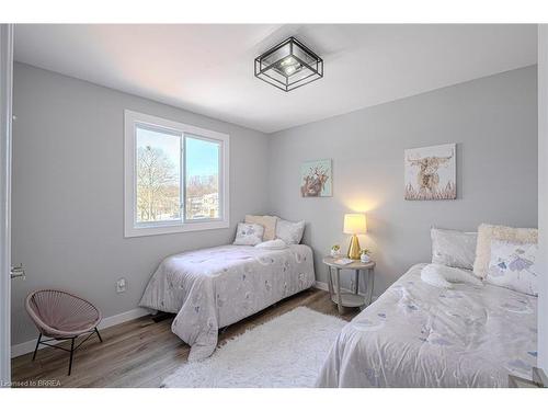 2 Keeler Place, Brantford, ON - Indoor Photo Showing Bedroom