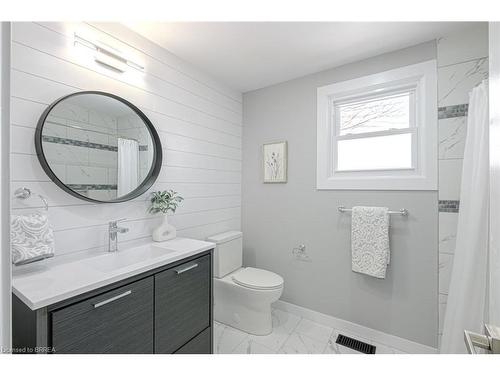 2 Keeler Place, Brantford, ON - Indoor Photo Showing Bathroom