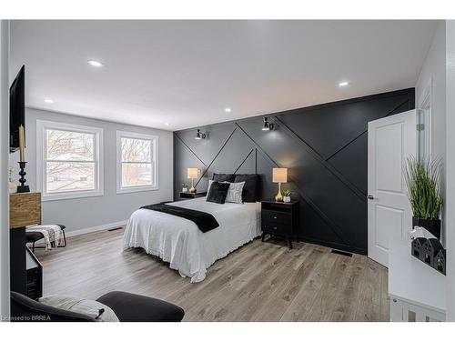 2 Keeler Place, Brantford, ON - Indoor Photo Showing Bedroom