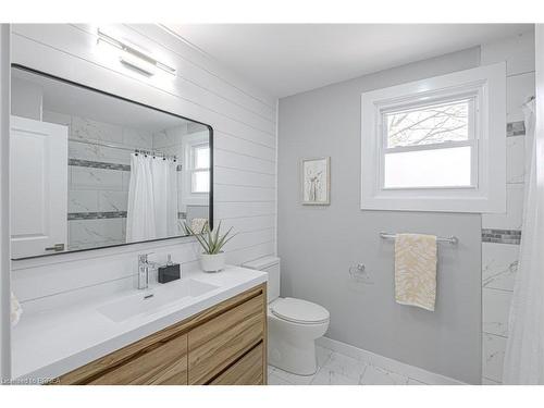 2 Keeler Place, Brantford, ON - Indoor Photo Showing Bathroom