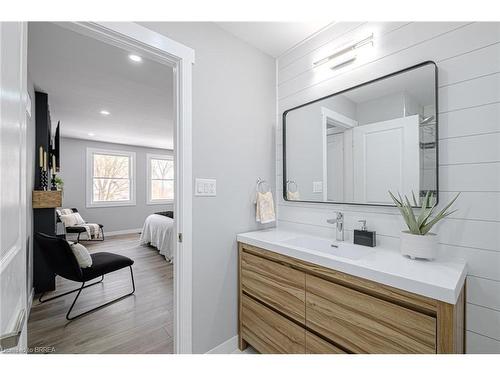 2 Keeler Place, Brantford, ON - Indoor Photo Showing Bathroom