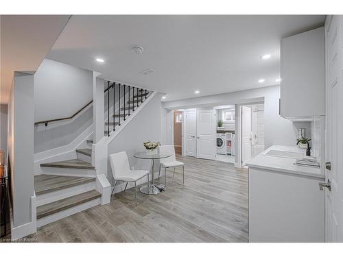 2 Keeler Place, Brantford, ON - Indoor Photo Showing Laundry Room