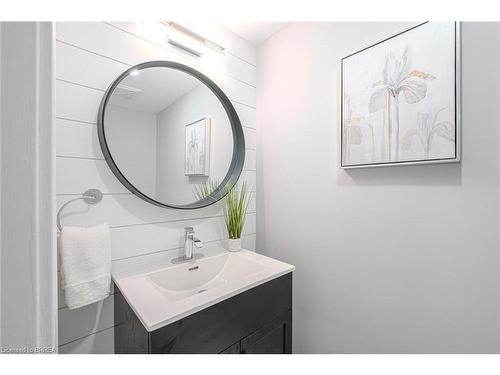 2 Keeler Place, Brantford, ON - Indoor Photo Showing Bathroom