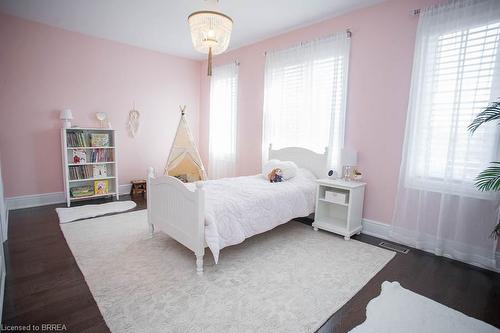 22 Wilmot Road, Brantford, ON - Indoor Photo Showing Bedroom