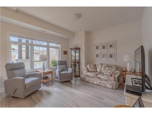 17-2 Willow Street, Paris, ON - Indoor Photo Showing Living Room