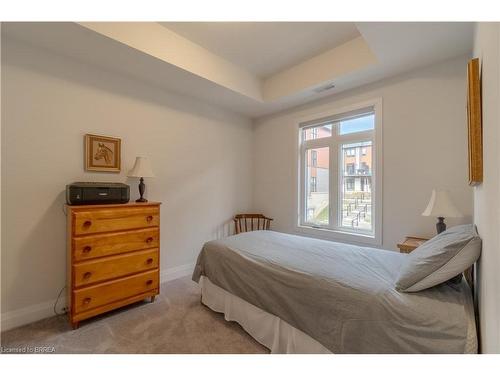 17-2 Willow Street, Paris, ON - Indoor Photo Showing Bedroom