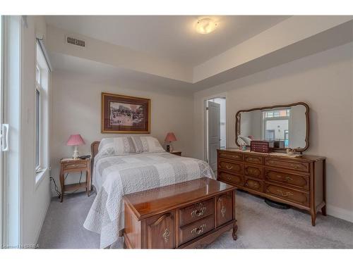 17-2 Willow Street, Paris, ON - Indoor Photo Showing Bedroom