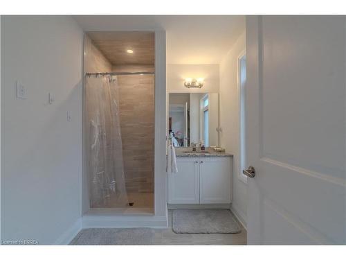 17-2 Willow Street, Paris, ON - Indoor Photo Showing Bathroom