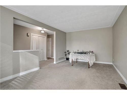 34 Wiltshire Drive, Brantford, ON - Indoor Photo Showing Bedroom