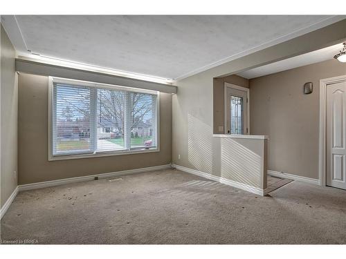 34 Wiltshire Drive, Brantford, ON - Indoor Photo Showing Other Room