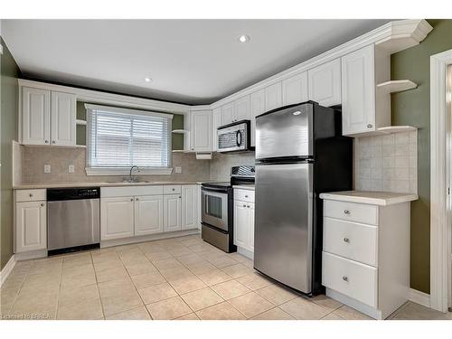 34 Wiltshire Drive, Brantford, ON - Indoor Photo Showing Kitchen