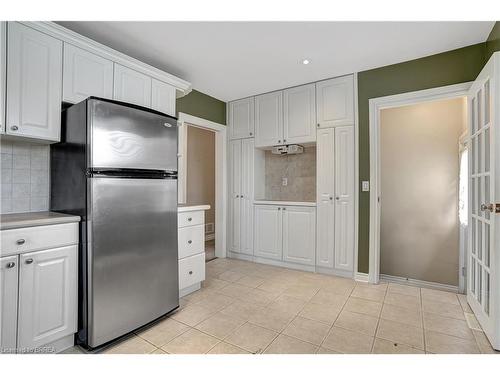 34 Wiltshire Drive, Brantford, ON - Indoor Photo Showing Kitchen