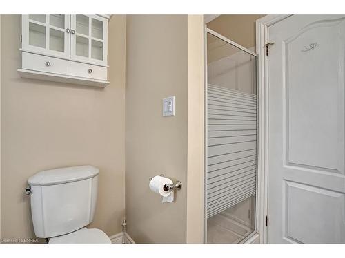 34 Wiltshire Drive, Brantford, ON - Indoor Photo Showing Bathroom