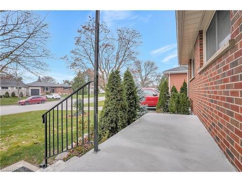 34 Wiltshire Drive, Brantford, ON - Outdoor