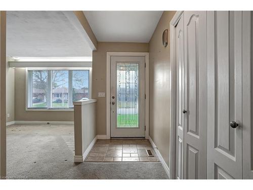 34 Wiltshire Drive, Brantford, ON - Indoor Photo Showing Other Room