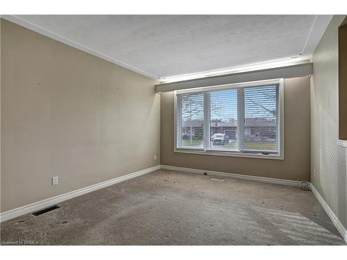 34 Wiltshire Drive, Brantford, ON - Indoor Photo Showing Other Room