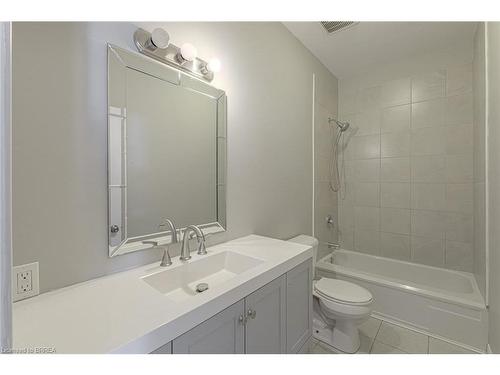 75 St George Street, Brantford, ON - Indoor Photo Showing Bathroom