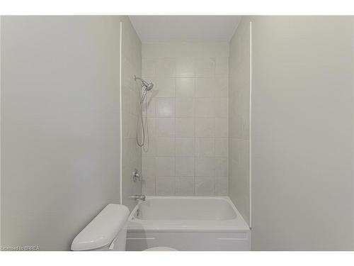 75 St George Street, Brantford, ON - Indoor Photo Showing Bathroom