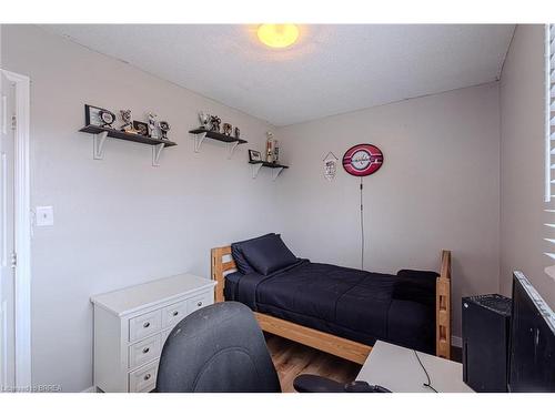 261 Brantwood Park Road, Brantford, ON - Indoor Photo Showing Bedroom