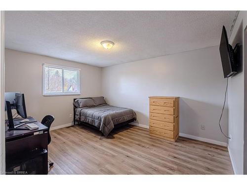 261 Brantwood Park Road, Brantford, ON - Indoor Photo Showing Bedroom