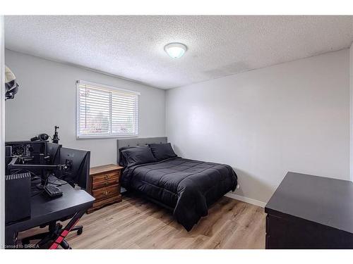 261 Brantwood Park Road, Brantford, ON - Indoor Photo Showing Bedroom