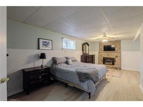 261 Brantwood Park Road, Brantford, ON - Indoor Photo Showing Bedroom With Fireplace