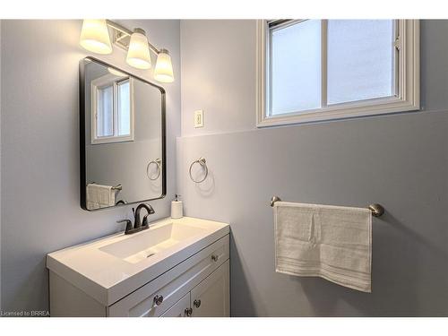 261 Brantwood Park Road, Brantford, ON - Indoor Photo Showing Bathroom