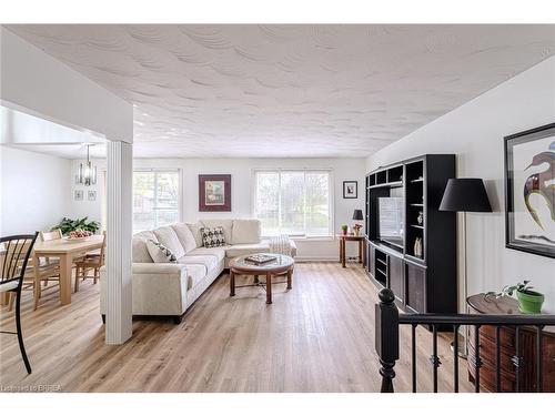 261 Brantwood Park Road, Brantford, ON - Indoor Photo Showing Living Room