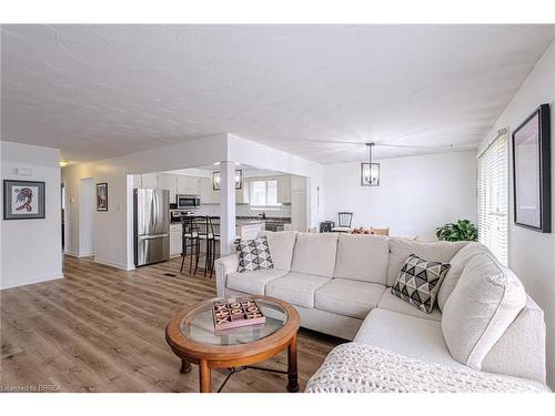 261 Brantwood Park Road, Brantford, ON - Indoor Photo Showing Living Room